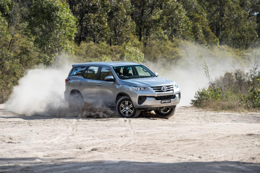 Toyota Fortuner GX (AN160) 2015 года  (AU) (фото 8 из 14)